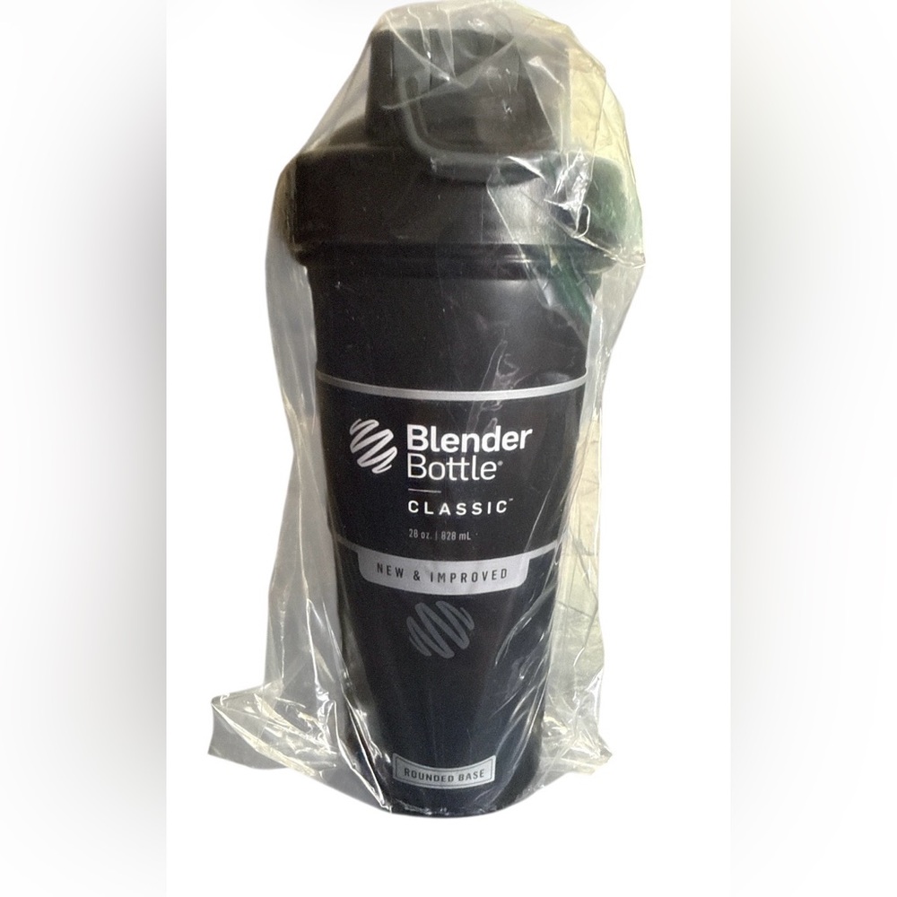 🆕 BlenderBottle Classic V2 Shaker Bottle in black.